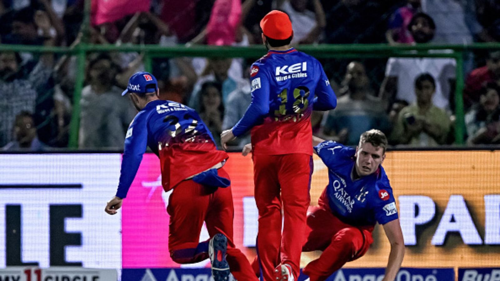 Big blow to RCB, Star all-rounder out of SRH clash due to thumb injury - Report RCB fielders in match against MI (credit: Getty Images)