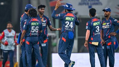 'There will be injuries': Ex-India cricketer sounds alarm bells for prodigious Indian pacer, offers advice on how to remain injury-free Lucknow Super Giants' players celebrating a wicket. (PC: Getty).