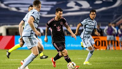 Lionel Messi’s brilliant goal powers Inter Miami to 3-2 win over Sporting Kansas City in front of record crowd at Arrowhead Lionel Messi (C) controls the ball during the MLS football match between Sporting Kansas City and Inter Miami CF. (Getty)