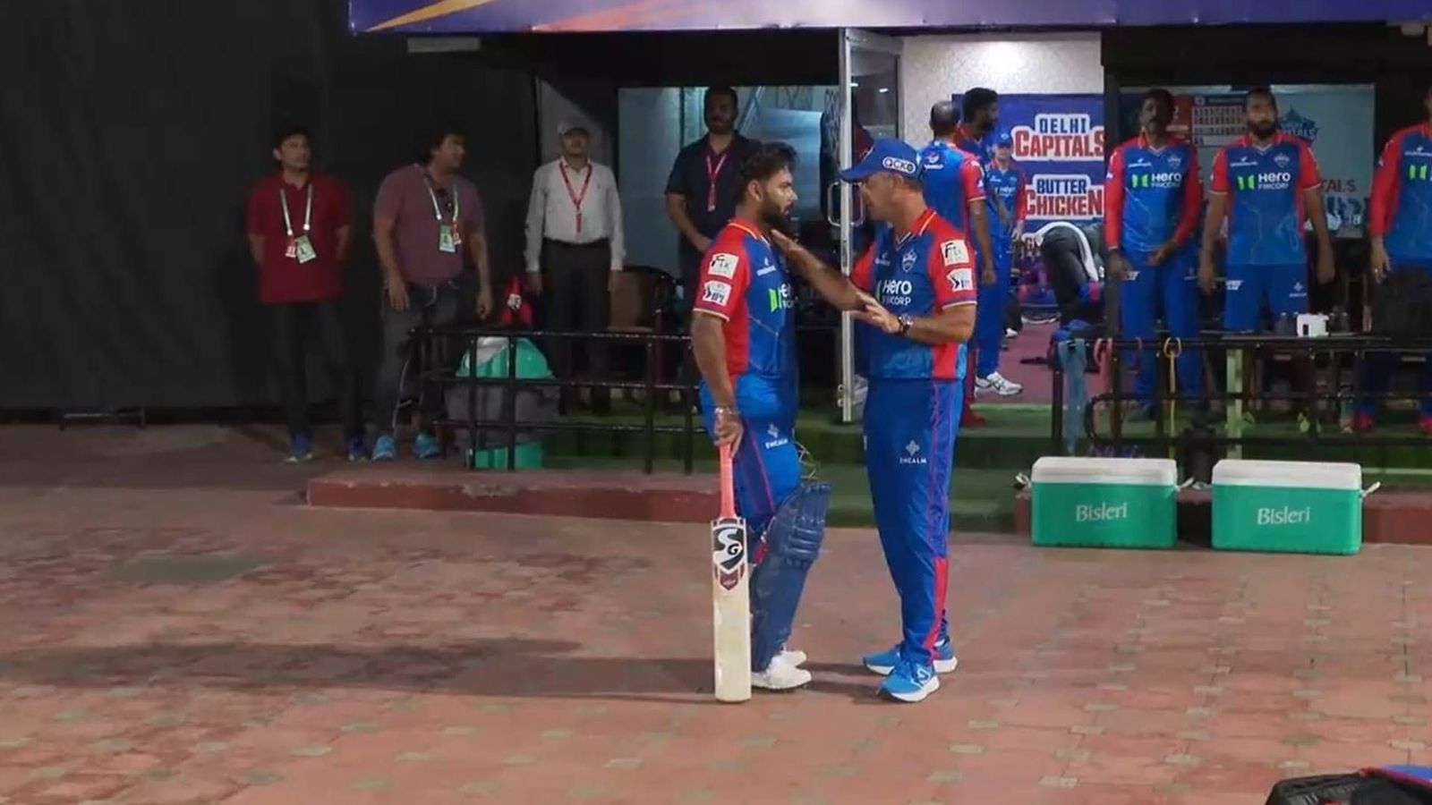 'There's a lot of options there but if...': Ricky Ponting gives his verdict on whether Rishabh Pant should be in India's T20 World Cup squad Delhi Capitals head coach Ricky Ponting talks to Rishabh Pant (Screengrab: X)