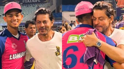 WATCH: Shah Rukh Khan fulfills Yashasvi Jaiswal's wish after KKR vs RR tie, hugs young batter in heart-winning gesture Shah Rukh Khan meets Yashasvi Jaiswal (credit: Twitter)