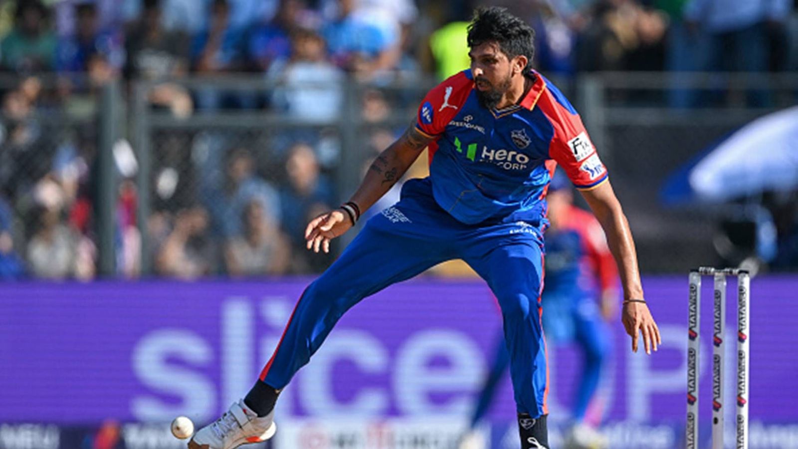 'I have to take 3 pills a day so that I don't feel the pain...': Ishant Sharma reveals he is playing IPL despite injury Delhi Capitals' pacer Ishant Sharma in action (Getty Images)
