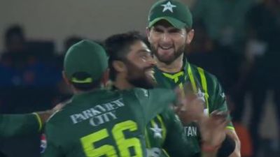 WATCH: Babar Azam's heart-winning gesture towards Mohammad Amir steals the show after veteran pacer picks 1st wicket since 2020 Babar Azam congratulated and hugged Mohammad Amir after latter picked his first wicket since 2020 during Pakistan vs New Zealand's 2nd T20I. (Screengrab-X)