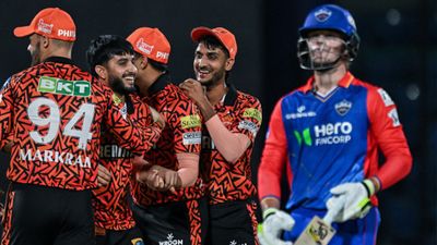 IPL 2024 Points Table: SRH inch closer to table toppers RR after commanding win over DC, KKR slip to 3rd spot; check updated standings Sunrisers Hyderabad's Mayank Markande (2L) celebrates with teammates after taking the wicket of Delhi Capitals' Jake Fraser-McGurk (R) during their IPL 2024 clash on April 21. (Getty)