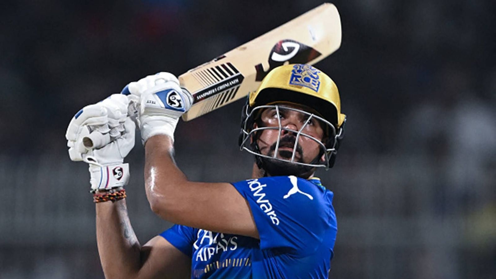 Karn Sharma's last-over fireworks not enough as KKR steal one-run win in high-scoring encounter to extend RCB's losing streak Karn Sharma's last-over fireworks not enough as KKR steal one-run win in high-scoring encounter to extend RCB's losing streak