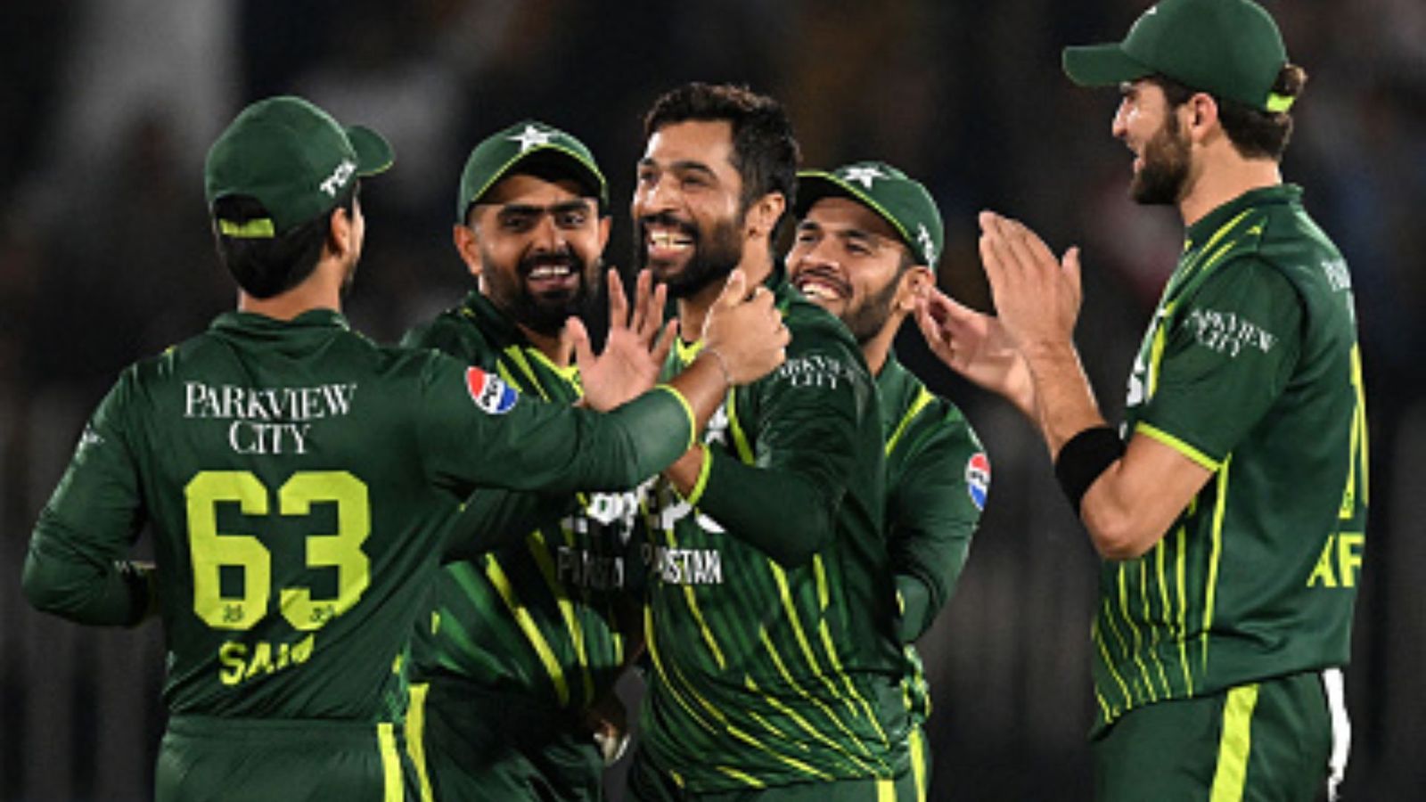'We don't want him to miss the World Cup': Pakistan head coach Azhar Mahmood sweats over superstar batter's injury status Pakistan players in the huddle. (Getty)