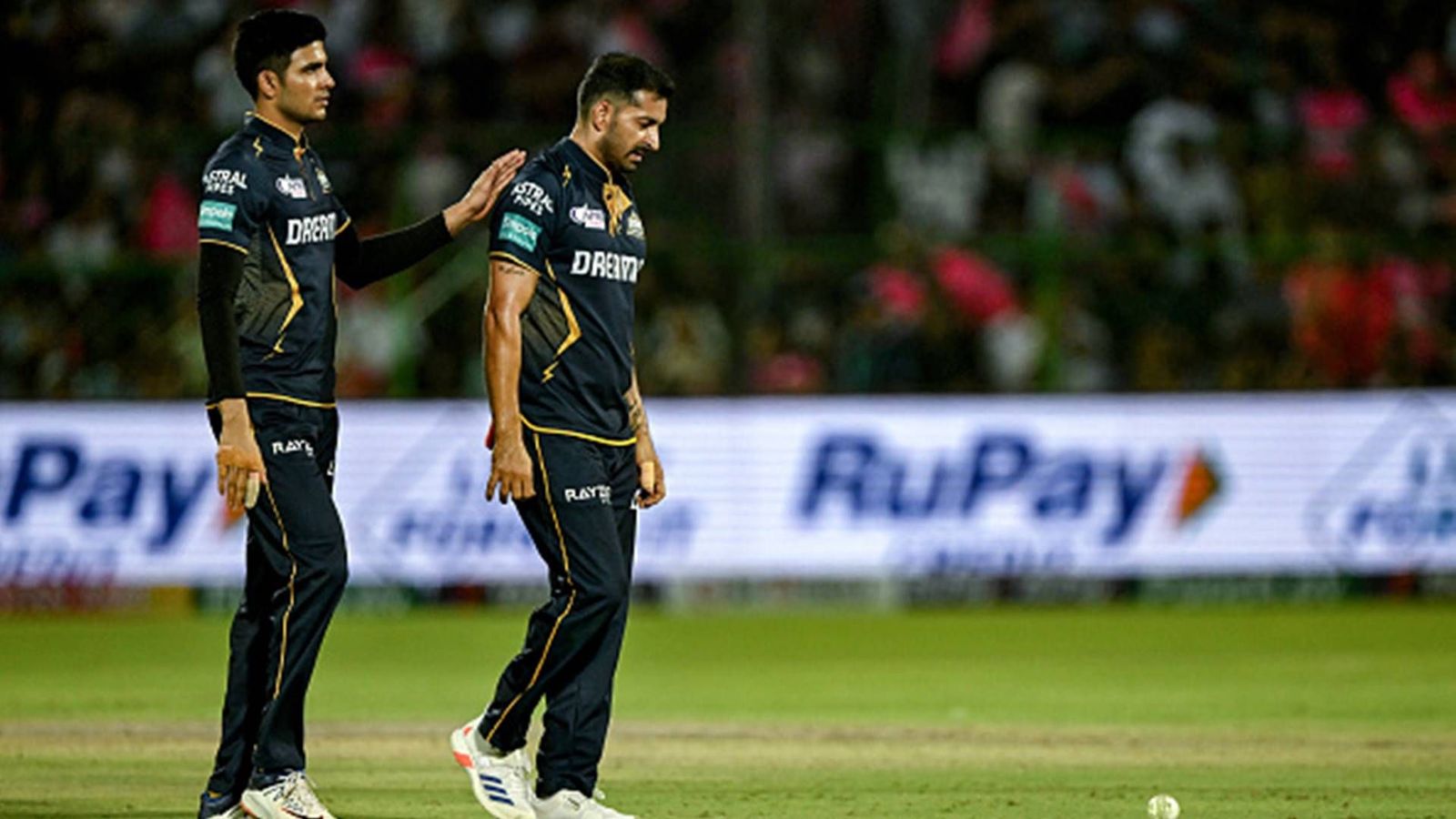 Rishabh Pant smashes Mohit Sharma for 30 runs in last over, Gujarat Titans pacer breaks former SRH bowler's unwanted record Gujarat Titans skipper Shubman Gill with Mohit Sharma (Getty Images)