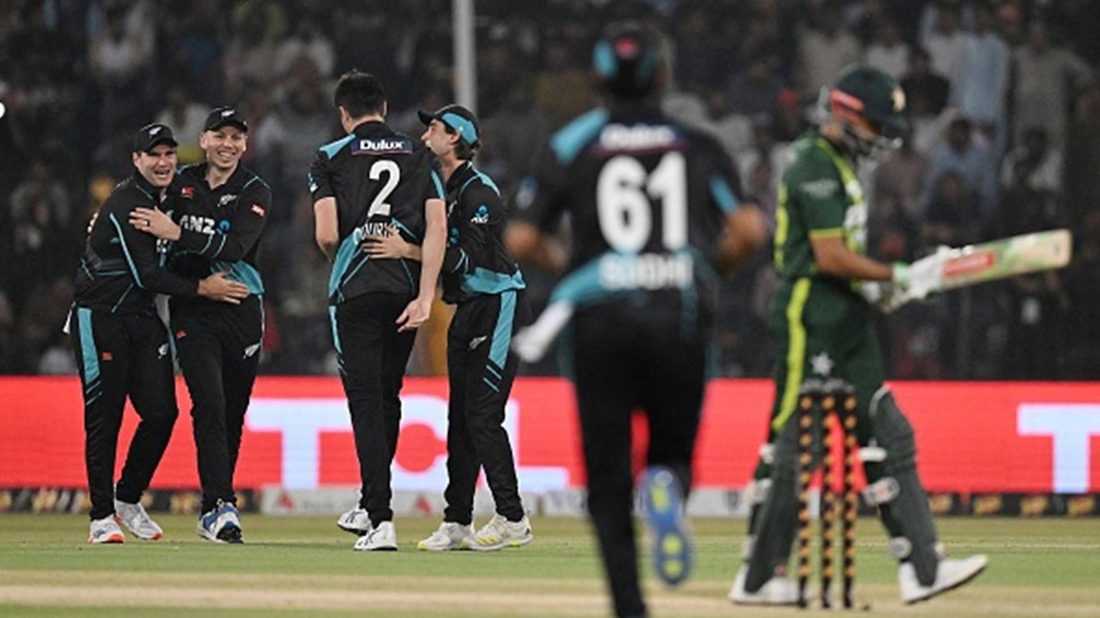 Babar Azam fails as New Zealand stun Pakistan despite Fakhar Zaman's fifty to win 4th T20I by 4 runs and take 2-1 lead Babar Azam fails as New Zealand stun Pakistan despite Fakhar Zaman's fifty to win 4th T20I by 4 runs and take 2-1 lead