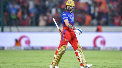 'It's just singles, singles and singles...': Sunil Gavaskar's hard-hitting on-air jibe at Virat Kohli during SRH vs RCB's IPL 2024 match RCB's superstar batter Virat Kohli in this frame. (Getty)