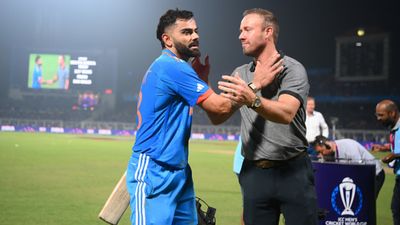 'How many games of cricket have you played?': AB de Villiers brutally slams Virat Kohli's strike-rate critics Virat Kohli and AB de Villiers in frame (Getty)
