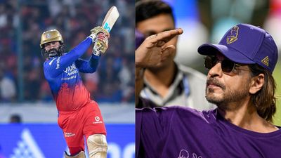 IPL 2024: Shah Rukh Khan reveals his conversation with former KKR star, says 'wish you had played like this for us' RCB's Dinesh Karthik (L) and Kolkata Knight Riders co-owner Shah Rukh Khan. (Getty)