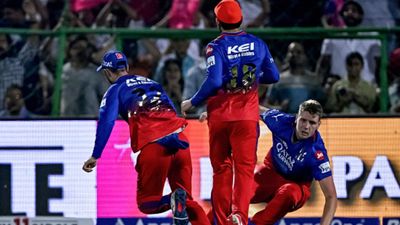 IPL 2024: Parthiv Patel's surprising 'he is the most overrated player in history' statement on RCB's superstar sets the internet ablaze Glenn Maxwell, Virat Kohli and Cameron Green. (PC: Getty).