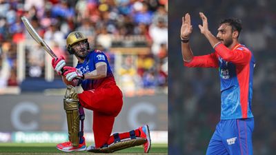 IPL 2024, RCB vs DC: Delhi invite Bengaluru to bat first, replace Rishabh Pant with 24-yr-old; know playing XIs of both teams RCB skipper Faf du Plessis (left) and DC's stand-in captain Axar Patel in this frame. (Getty)