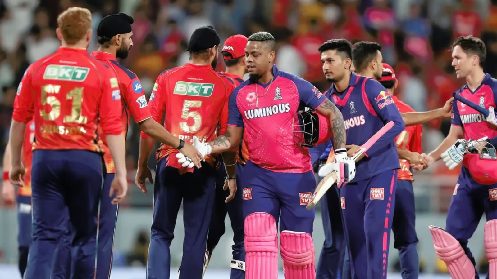 Double blow for this team ahead of RR vs PBKS clash, star duo leaves IPL 2024 midway to fly back to home Rajathan Royals players shake hands with Punjab Kings players in this frame. (X)