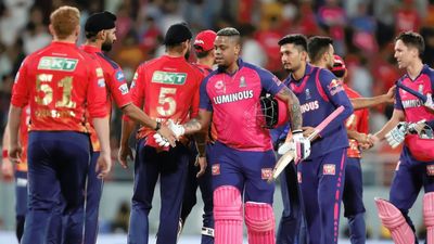 Double blow for this team ahead of RR vs PBKS clash, star duo leaves IPL 2024 midway to fly back to home Rajathan Royals players shake hands with Punjab Kings players in this frame. (X)