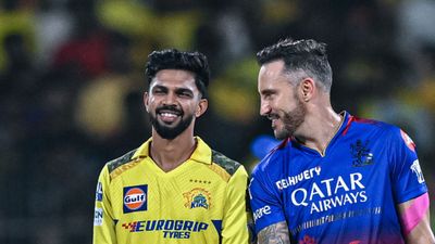 WATCH - Chinnaswamy Stadium's preparation to deal with rain threat on RCB vs CSK match Ruturaj Gaikwad and Faf du Plessis in frame (Getty)