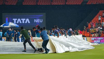 Rain threat looms large on RCB vs CSK clash, Check Bengaluru's forecast and qualification scenario if weather plays spoilsport Rain threat on RCB vs CSK match (Getty)