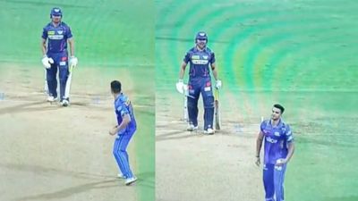 WATCH: LSG's Marcus Stoinis mocks Arjun Tendulkar after MI star threatens him to hit with ball on follow through LSG's Marcus Stoinis mocks Arjun Tendulkar after MI star threatens him to hit with ball on follow through. (Screengrab-X)
