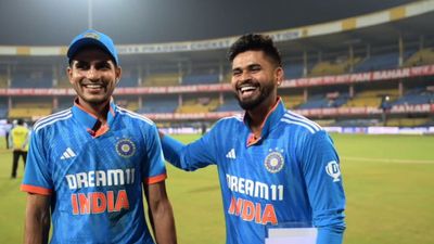 'Shreyas Iyer can pip Shubman Gill to become India captain': World Cup-winner's bold claim after KKR lift IPL 2024 trophy India's star batters Shubman Gill (left) and Shreyas Iyer in this frame. (Getty)