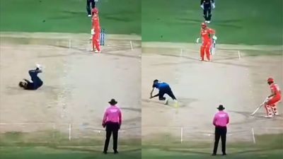 WATCH - Virat Kohli's 39-year-old ex-RCB teammate takes jaw-dropping catch for Namibia in T20 World Cup 2024 David Wiese taking catch of Khalid Kail (Twitter screen grab)