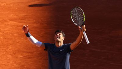 Carlos Alcaraz scripts history, rocks World no.1 Jannik Sinner to storm into French Open final and become youngest tennis star to achieve this feat Spain's Carlos Alcaraz celebrates after winning his men's singles semi final match against Italy's Jannik Sinner on Court Philippe-Chatrier on June 7. (Getty)