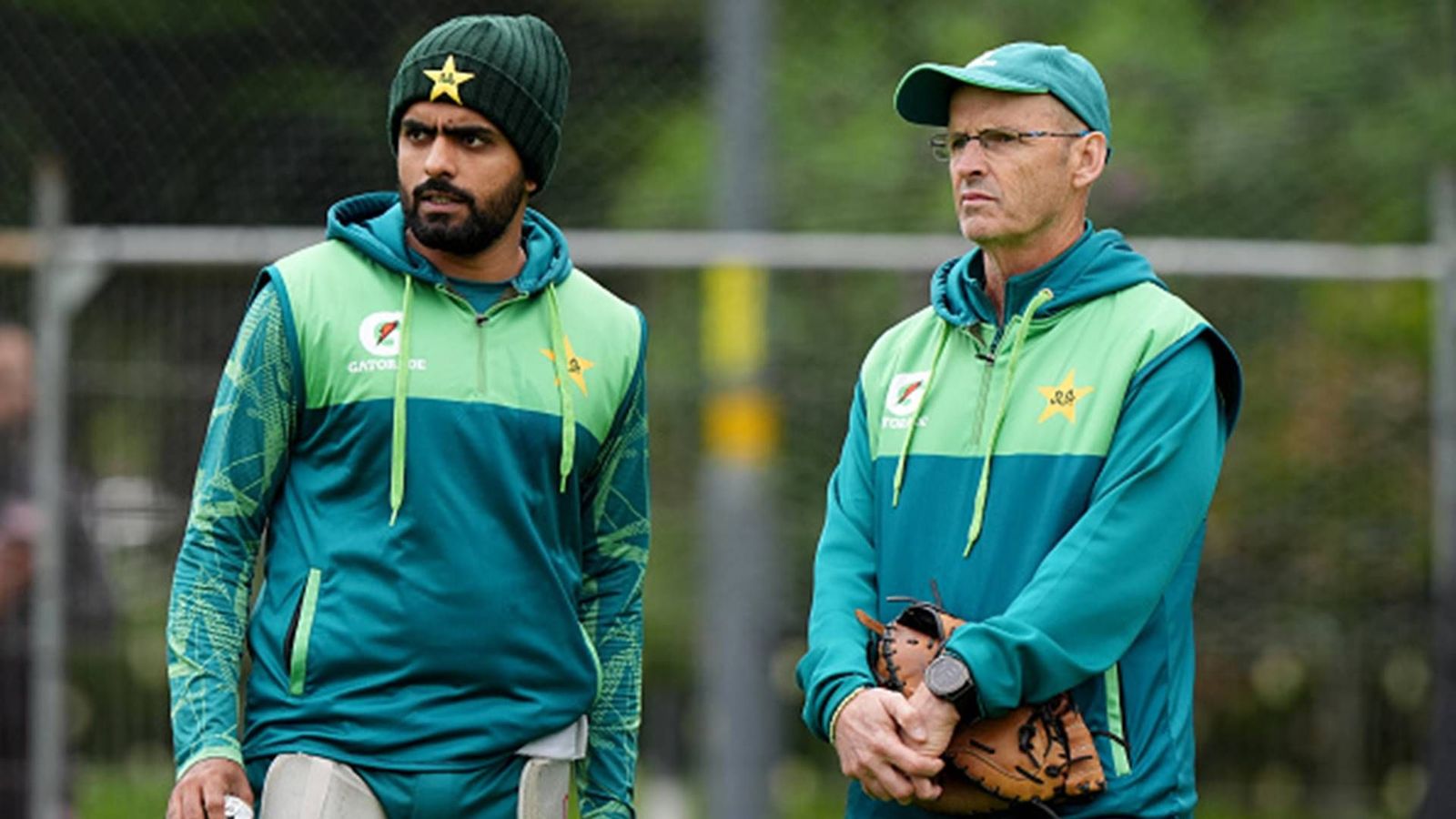 'No need for me to motivate the team anymore': Pakistan coach Gary Kirsten refuses to believe India have an advantage Pakistan captain Babar Azam and head coach Gary Kirsten (Getty Images)