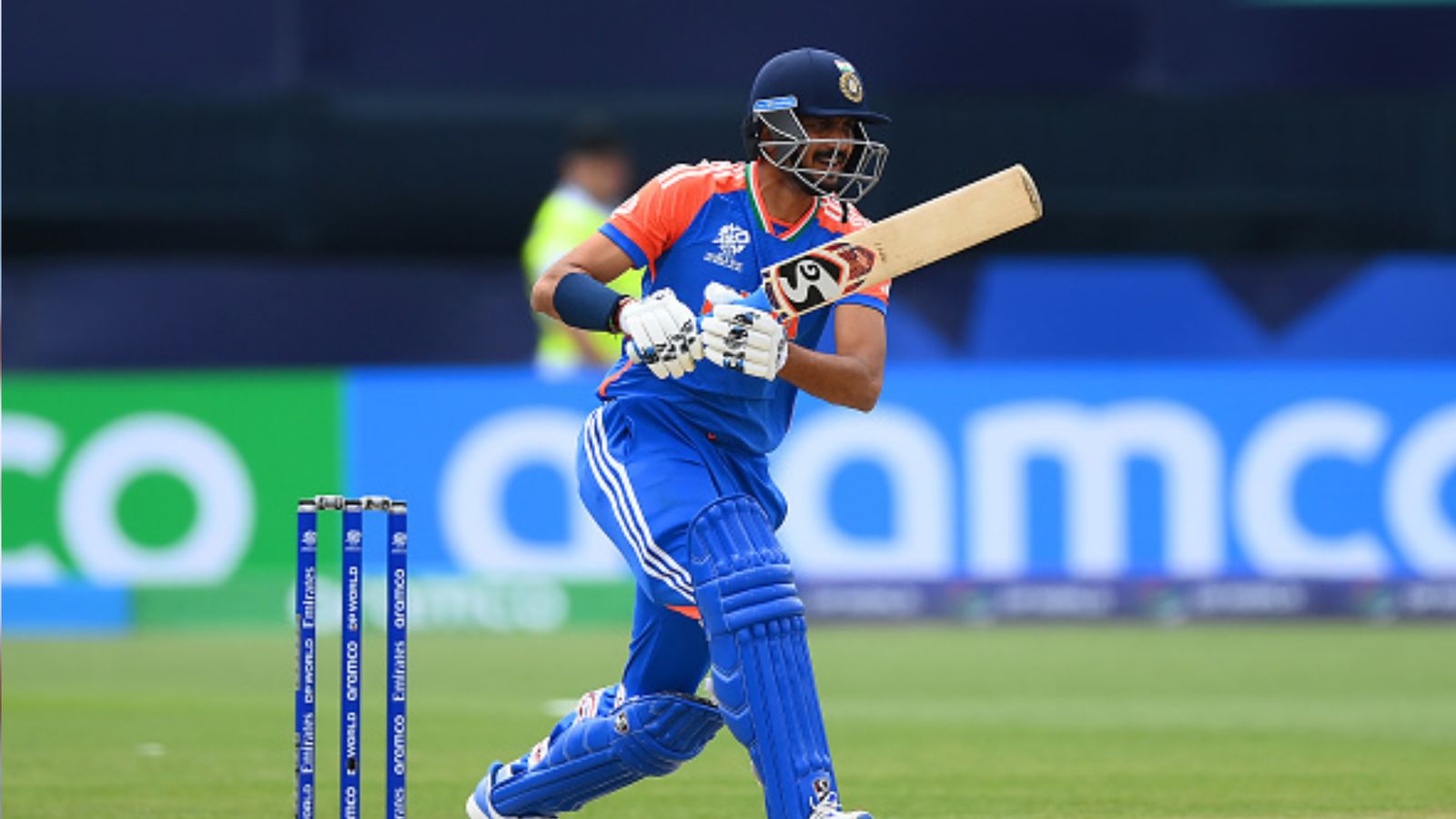 Axar Patel notches unique record for India despite 18-ball knock batting at no. 4 in T20 World Cup clash against Pakistan Axar Patel notches unique record for India despite 18-ball knock batting at no. 4 in T20 World Cup clash against Pakistan