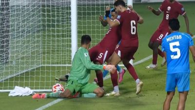 Watch - India robbed of FIFA World Cup 2026 Qualifiers spot as referee allows Qatar's goal despite ball rolling out of play India vs Qatar (x screengrab)