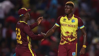 WI vs NZ: Sherfane Rutherford's clutch fifty, Alzarri Joseph's four-fer send West Indies to Super 8, New Zealand almost out of T20 World Cup 2024 Sherfane Rutherford and Alzarri Joseph in frame (Getty)