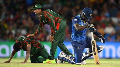 'We've let the entire nation down': Angelo Mathews apologises to Sri Lankan fans for not going past first round Angelo Mathews after colliding with Mustafizur Rahman (Getty Images)