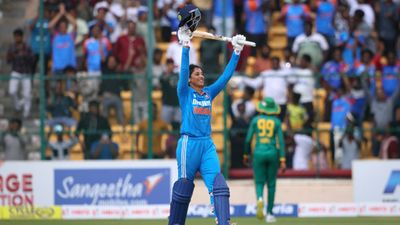 Smriti Mandhana emulates Mithali Raj's all-time ODI record with back-to-back centuries in series against South Africa India's star batter Smriti Mandhana celebrates after scoring a ton against South Africa in their second ODI on June 19. (Getty)