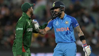 Shakib Al Hasan needs one wicket against India to become first-ever bowler to achieve this feat in T20 World Cups Shakib Al Hasan and Virat Kohli during T20 World Cup 2022 (Getty Images)