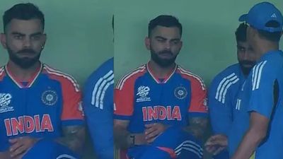 WATCH: Rahul Dravid consoles heartbroken Virat Kohli after star batter failed to perform against England in T20 World Cup semifinal Virat Kohli (x screengrab)