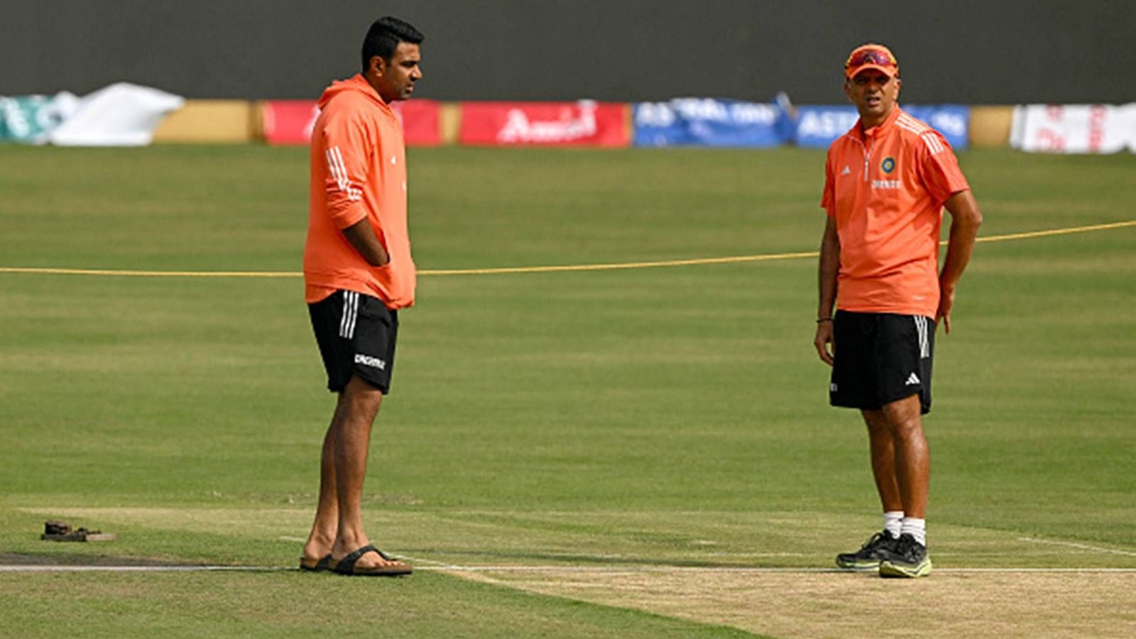 R Ashwin hails India head coach Rahul for playing down '#DoItForDravid' campaign, says 'Narratives of building it up for someone...' R Ashwin and Rahul Dravid inspecting the pitch (Getty Images)