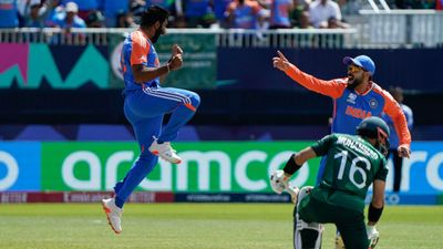 PCB submits Champions Trophy 2025 tentative schedule to ICC, India to face Pakistan on this date and venue Virat Kohli, Jasprit Bumrah celebrating Mohammad Rizwan's wicket (Getty)