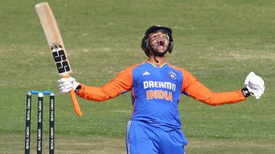 Abhishek Sharma reveals he asked for this player's bat after four-ball duck on debut to score maiden T20I ton vs Zimbabwe Abhishek Sharma celebrates his maiden T20I century against Zimbabwe (Getty Images)