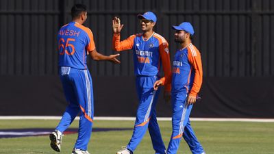 'It was not easy to…': Shubman Gill reveals how he strategised masterplan with bowlers to script Zimbabwe's batting collapse in 3rd T20I India's Shubman Gill (C) celebrates a dismissal with teammates during the 3rd T20I against Zimbabwe. (Getty)