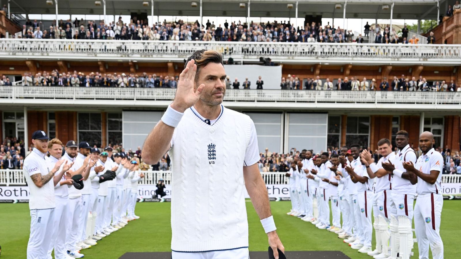 WATCH: James Anderson gets emotional as he walks down for his final Test for England James Anderson (credits x)