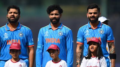 Ex-India bowling coach Paras Mhambrey's stunning revelation, says 'no one was expecting' Rohit Sharma, Virat Kohli, Ravindra Jadeja to announce T20I retirement Rohit Sharma, Ravindra Jadeja and Virat Kohli during national anthem (Getty Images)