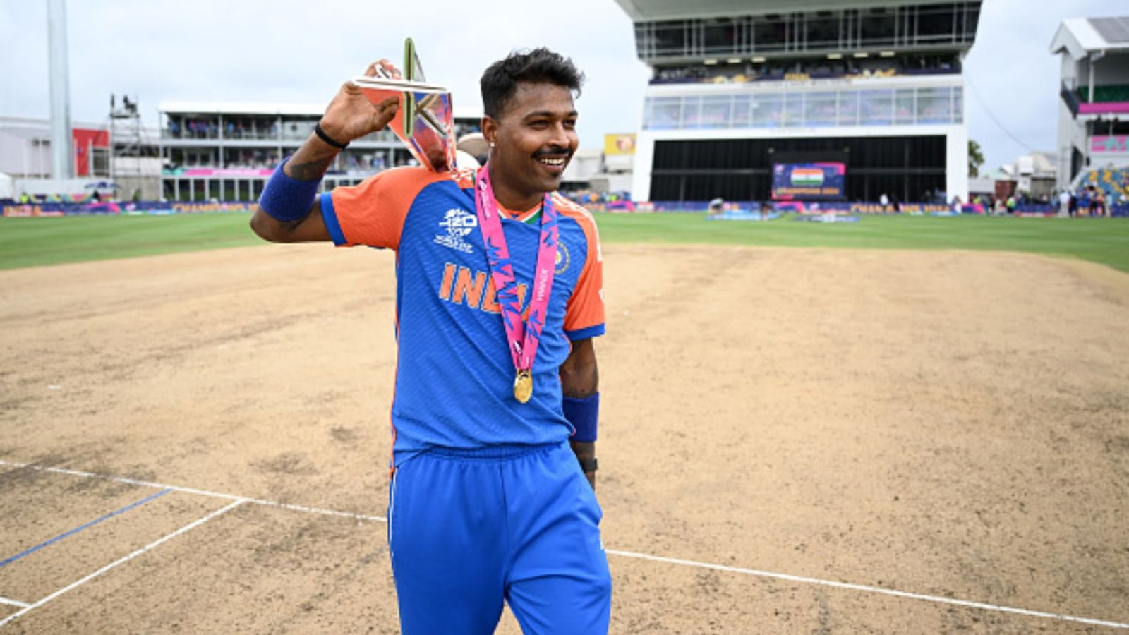 'How IPL went.. couldn't gain respect of everyone': Sri Lanka legend reveals reason behind Hardik Pandya's captaincy snub ahead of IND vs SL series Hardik Pandya in frame (Getty)