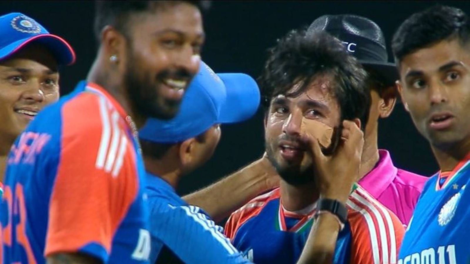 Watch: Ravi Bishnoi suffers a cut below his left eye but refuses to leave field and ends spell with a wicket in 1st T20I vs Sri Lanka Watch: Ravi Bishnoi suffers a cut below his left eye but refuses to leave field and ends spell with a wicket in 1st T20I vs Sri Lanka
