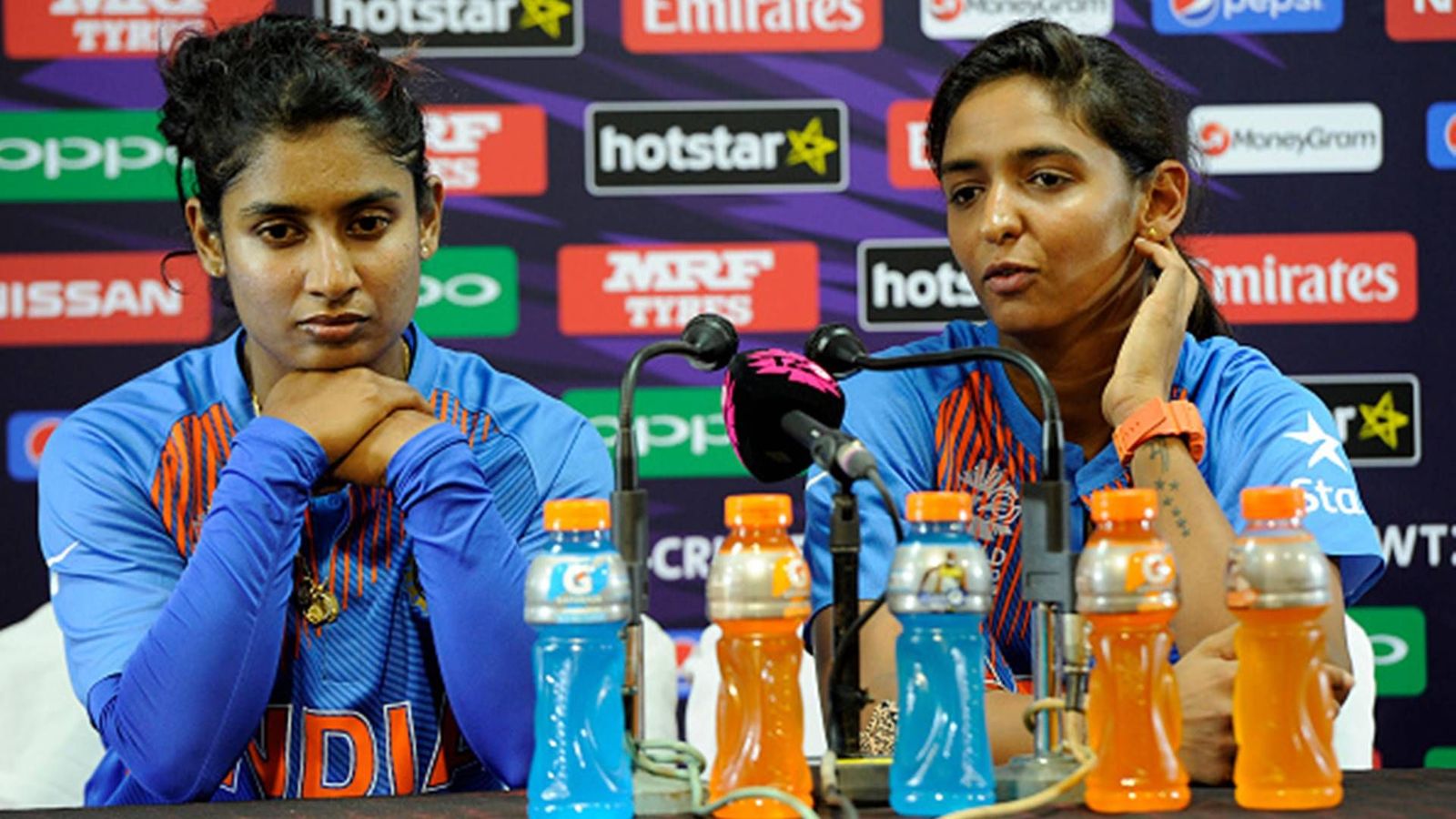 Mithali Raj points out flaws in Indian team ahead of Women's T20 World Cup, says 'They are still searching for right batter at no.3' Mithali Raj and Harmanpreet Kaur in a press conference (File Photo: Getty Images)