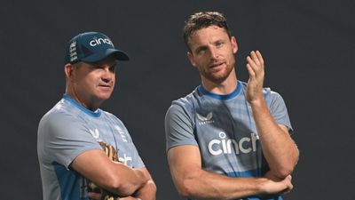 Big News: England coach steps down in shocking move ahead of Australia series, to be replaced by 48-yr-old legend Former England's white-ball coach Matthew Mott with captain Jos Buttler in this frame. (Getty)