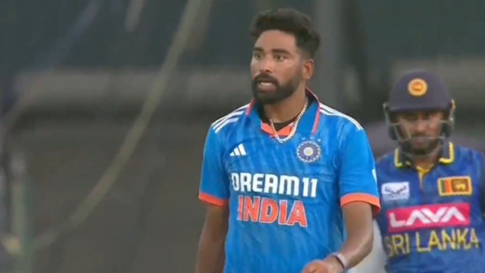 WATCH: Mohammed Siraj loses cool, spotted hurling abuse at Akila Dananjaya in follow up during IND vs SL 2nd ODI WATCH: Mohammed Siraj loses cool, spotted hurling abuse at Akila Dananjaya in follow up during IND vs SL 2nd ODI