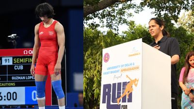 Saina Nehwal wants Vinesh Phogat to take blame for her Paris Olympics disqualification, says 'This wasn't her first Olympics...' India's star wrestler Vinesh Phogat (left) and ace shuttler Saina Nehwal in this frame. (Getty)