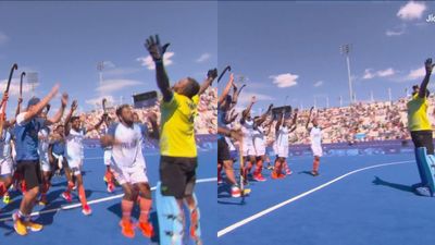 Indian Hockey Team's special tribute to PR Sreejesh on bronze medal winning farewell will give you goosebumbs - WATCH Indian hockey team gives tribute to PR Sreejesh (Twitter)