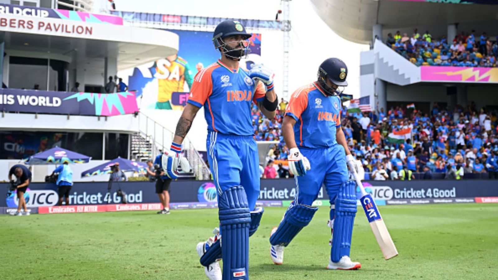 'Pakistan will beat India hands down': Ex-Pakistani pacer makes tall claim after India's batting fiasco in ODI series loss against Sri Lanka Rohit Sharma and Virat Kohli (getty)