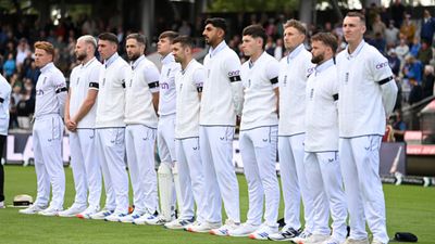 Why are England players wearing black armbands in ENG vs SL 1st Test? Check details England cricket team in frame (Getty)