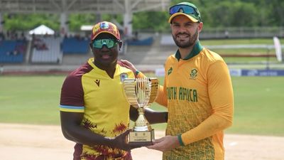 7 wickets fall for just 20 runs as South Africa choke in run chase again, West Indies clinch series with 30-run win in 2nd T20I Rovman Powell and Aiden Markram pose with the trophy before second T20I (Photo Courtesy: West Indies Cricket, X)