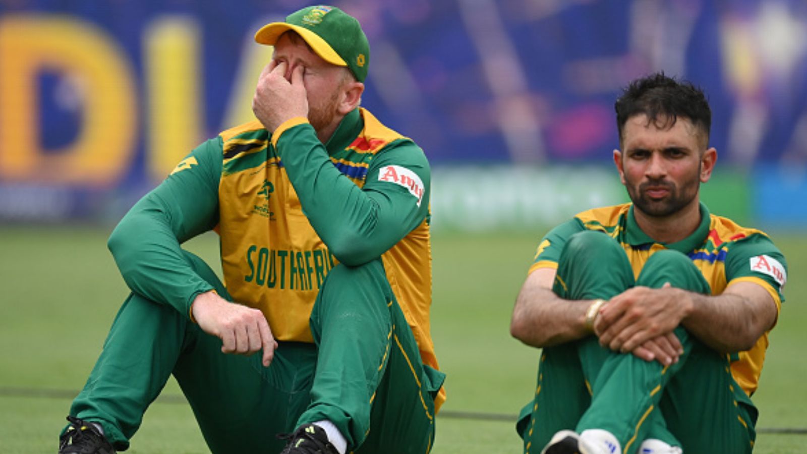 South Africa star, who almost gave India heart-attack in T20 World Cup final, pulls out of CPL 2024; replacement announced South Africa's Heinrich Klaasen (L) and Kesharav Maharaj was left dejected after missing out on T20 World Cup 2024 title. (Getty)